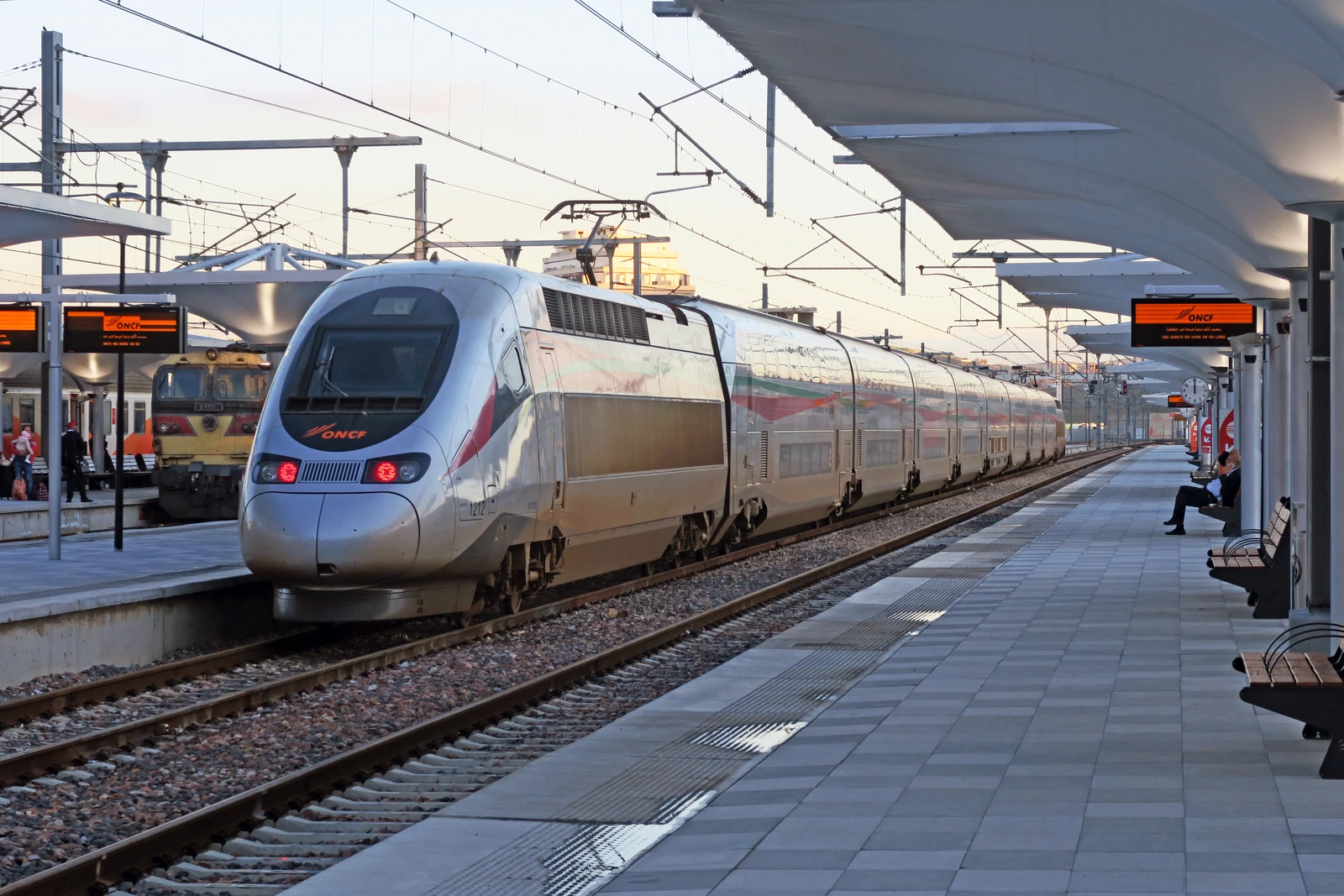 Rame à grande vitesse Al Boraq à quai en gare de Tanger Ville