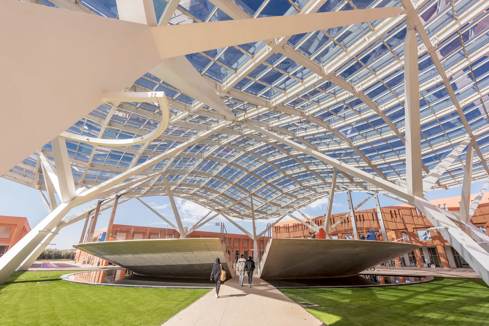 Grande verrière du campus de l’Université Mohammed VI Polytechnique